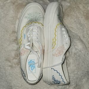 NWOB Vans Cream,Blue and Yellow Sneakers Classic Skate Style. Size 6,6.5, and 9